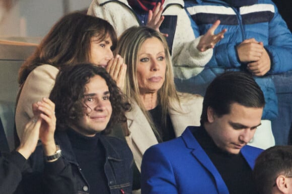 Une rencontre que le PSG a remportée 3 buts à 1
Grace, la femme de Christophe Galtier - People en tribunes lors du match de championnat de Ligue 1 Uber Eats opposant le Paris Saint-Germain (PSG) au RC Lens (3-1) au Parc des Princes à Paris le 15 avril 2023. © Cyril Moreau/Bestimage 