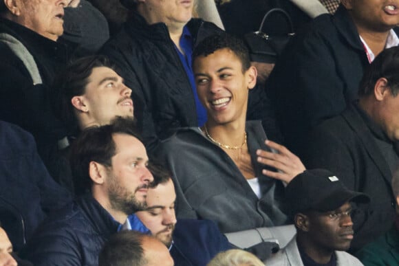 Guillaume Diop et Aurélien Gay - People en tribunes lors du match de championnat de Ligue 1 Uber Eats opposant le Paris Saint-Germain (PSG) au RC Lens (3-1) au Parc des Princes à Paris le 15 avril 2023. © Cyril Moreau/Bestimage 