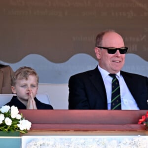 Le prince Albert II de Monaco, le prince héréditaire Jacques et la princesse Gabriella - La famille princière de Monaco assiste à la finale homme du tournoi Rolex Monte Carlo Masters 2023 à Roquebrune-Cap-Martinle 16 avril 2023. En s'imposant devant Holger Rune (5-7, 6-2, 7-5), Andrey Rublev a décroché son tout premier Masters 1000. © Bruno Bebert/Bestimage 