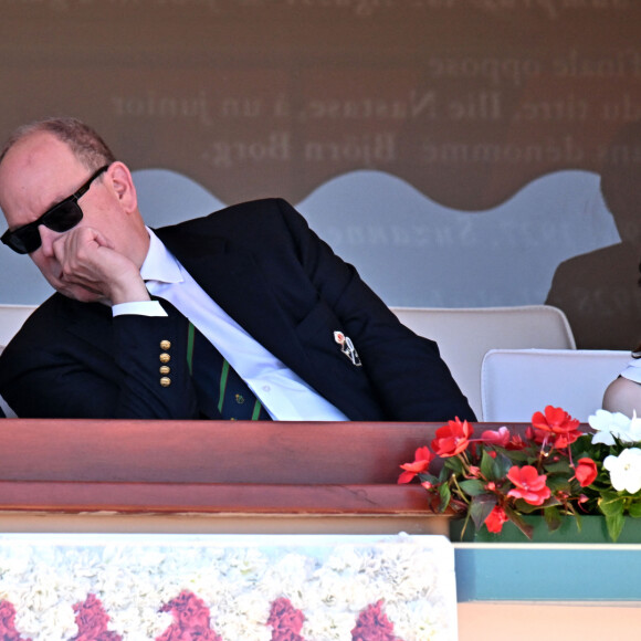 Le prince Albert II de Monaco, le prince héréditaire Jacques et la princesse Gabriella - La famille princière de Monaco assiste à la finale homme du tournoi Rolex Monte Carlo Masters 2023 à Roquebrune-Cap-Martinle 16 avril 2023. En s'imposant devant Holger Rune (5-7, 6-2, 7-5), Andrey Rublev a décroché son tout premier Masters 1000. © Bruno Bebert/Bestimage 