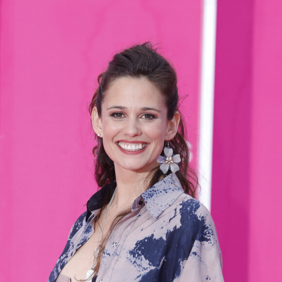 Le Festival International CanneSeries s'est poursuivi dans la journée de dimanche.
Lucie Lucas (Cannes Confidential) - Photocall (tapis rose) du festival Canneseries saison 6 au palais des festivals à Cannes. © Denis Guignebourg / Bestimage