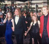 L'actrice de 49 ans se souvenait également, lors de cet entretien, de sa profonde complicité avec son frère : "On était très proches avec Guillaume, comme tous les frères et soeurs, c'est-à-dire qu'on n'était jamais d'accord non plus".
Archives - Gérard Depardieu avec Elisabeth et leurs enfants Julie et Guillaume au Festival de Cannes en 1992.