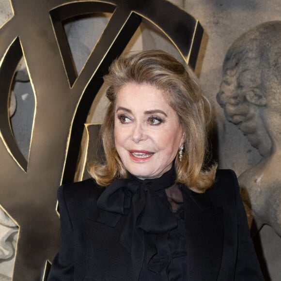 Catherine Deneuve - Photocall du défilé de mode prêt-à-porter automne-hiver 2023/2024 "Saint Laurent" lors de la Fashion Week de Paris. Le 28 février 2023 © Olivier Borde / Bestimage