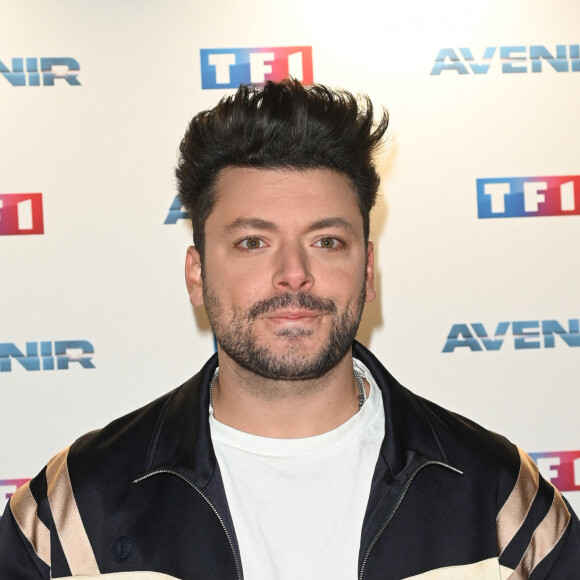 Aucune des deux femmes n'est cependant restée bien longtemps en couple avec lui.
Kev Adams - Avant-première de la nouvelle série "Avenir" de TF1 à Boulogne-Billancourt le 15 février 2023. © Coadic Guirec/Bestimage