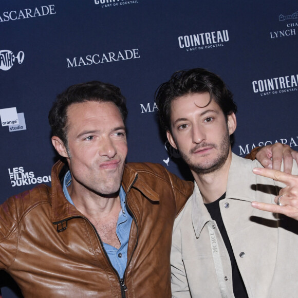 On l'aperçoit, à peine né, à la maternité.
Exclusif - Nicolas Bedos et Pierre Niney - After party du film Mascarade au club privé NO.PI à Paris le 20 octobre 2022. © Rachid Bellak / Bestimage