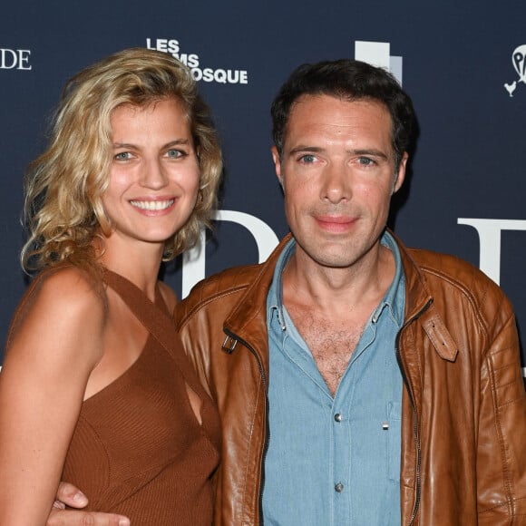 Voilà un évènement qui se fête.
Nicolas Bedos et sa compagne Pauline Desmonts - Avant-première du film "Mascarade" au cinéma Pathé Wepler à Paris. © Coadic Guirec / Bestimage