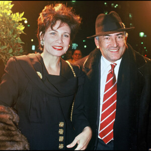 C'est en 1988 que celui qui était encore député du Val d'Oise fait la rencontre de la brillante journaliste.  

Anne Sinclair et Dominique Strauss Kahn à Montparnasse à Paris