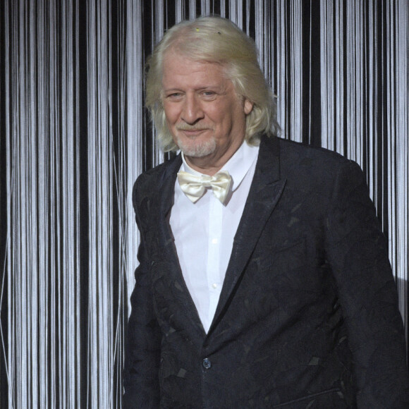 Cette dernière, avec qui il s'était séparé en 1987, avait assuré dans une interview que l'ex-présentateur du "Plus Grand Cabaret du monde" s'était montré violent à son égard durant leur relation. 
Exclusif - Patrick Sébastien - Spectacle "Le plus grand cabaret du monde" présenté par Patrick Sébastien au Dôme de Paris le 5 novembre 2021. © Bahi/Bestimage