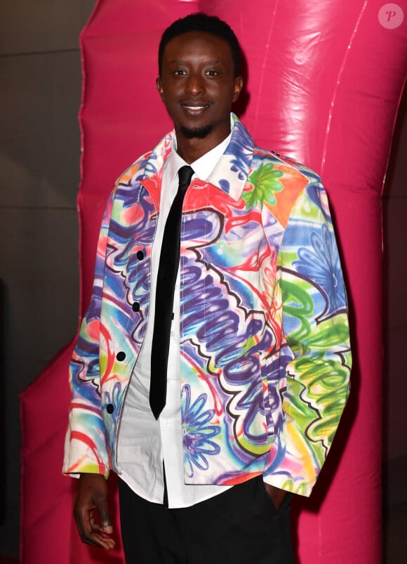 Ahmed Sylla, quant à lui, avait une veste que l'on ne peut pas louper ! 
Ahmed Sylla lors de l'avant-première du film "Notre tout petit mariage" à l'UGC Bercy à Paris le 25 avril 2023. © Veeren / Bestimage 