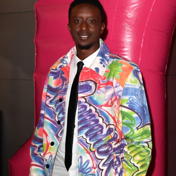 Ahmed Sylla, quant à lui, avait une veste que l'on ne peut pas louper ! 
Ahmed Sylla lors de l'avant-première du film "Notre tout petit mariage" à l'UGC Bercy à Paris le 25 avril 2023. © Veeren / Bestimage 