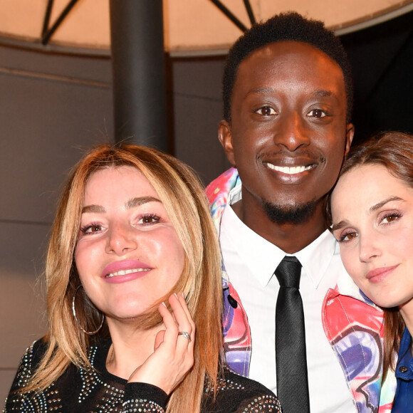 Ahmed Sylla, Camille Lou et Lola Marois lors de l'avant-première du film "Notre tout petit mariage" à l'UGC Bercy à Paris le 25 avril 2023. © Veeren / Bestimage 