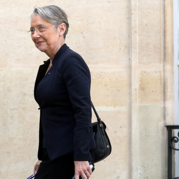 La Première ministre, Élisabeth Borne à la sortie du conseil des ministres, au palais de l'Elysée, Paris, le 26 avril 2023 © Stéphane Lemouton / Bestimage