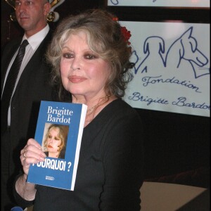 Brigitte Bardot célébre les 20 ans de sa fondation pour les animaux le 28 septembre 2006 au théatre Marigny
