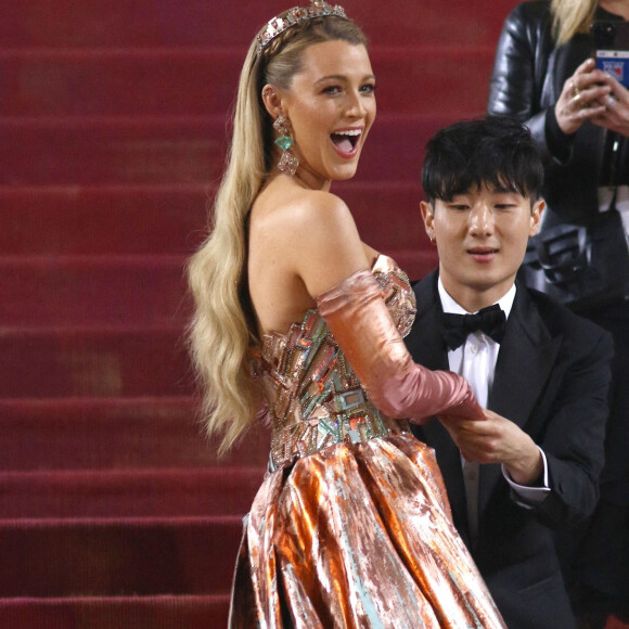 Une incroyable tenue qui lui avait permis de tirer son épingle du jeu sur le tapis rouge de l'événement, face aux 400 autres invités. 
Blake Lively - Tapis rouge du Met Gala au Metropolitan Museum of Art de New York. Le 2 mai 2022.