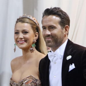 Ryan Reynolds et Blake Lively arrivent à la soirée du "MET Gala 2022 : In America: An Anthology of Fashion" à New York.