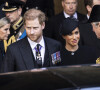 Le prince Harry fera bel et bien partie des personnes présentes lors du couronnement de son père, le roi Charles III mais sans son épouse Meghan Markle.
Le prince Harry et Meghan Markle - Procession cérémonielle du cercueil de la reine Elisabeth II du palais de Buckingham à Westminster Hall à Londres. 
