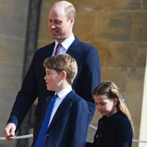 Le prince William, prince de Galles, Le prince George de Galles, La princesse Charlotte de Galles - La famille royale du Royaume Uni arrive pour assister à la messe de Pâques à la chapelle Saint Georges au château de Windsor, le 9 avril 2023. 
