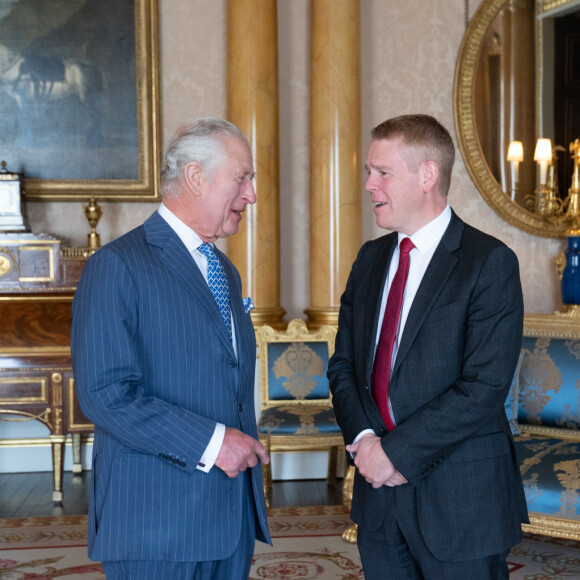 Le roi Charles III d'Angleterre, reçoit le Premier ministre de Nouvelle-Zélande, Chris Hipkins au palais de Buckingham à Londres, le 3 mai 2023. 