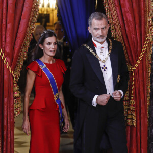 La reine Letizia et le roi Felipe VI d'Espagne - Dîner d'état en l'honneur du président de Colombie et de sa femme au palais royal à Madrid. Le 3 mai 2023