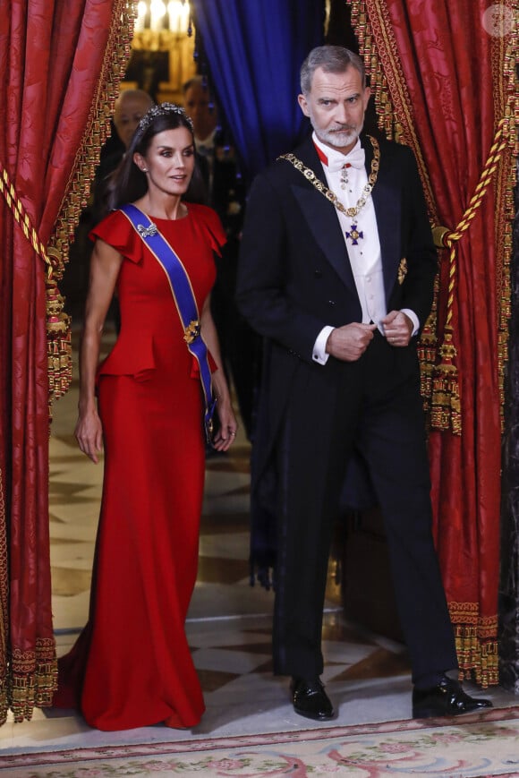 La reine Letizia et le roi Felipe VI d'Espagne - Dîner d'état en l'honneur du président de Colombie et de sa femme au palais royal à Madrid. Le 3 mai 2023
