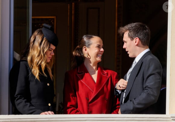 Pauline Ducruet, Camille Gottlieb et Louis Ducruet - La famille princière de Monaco apparaît au balcon du palais lors de la fête nationale de Monaco, le 19 novembre 2021. © Claudia Albuquerque/Bestimage 