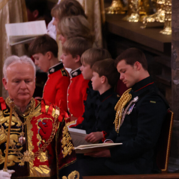 La famille était quasiment au complet, en tout cas pendant la cérémonie. 
Le prince William, prince de Galles, et Catherine (Kate) Middleton, princesse de Galles, La princesse Charlotte de Galles, Le prince Louis de Galles, Le prince Edward, duc d'Edimbourg et Sophie, duchesse d'Edimbourg, James Mountbatten-Windsor, Comte de Wessex, Lady Louise Windsor, Le duc et la duchesse de Gloucester, Vice Admiral Sir Tim Laurence et La princesse Anne, Le prince Andrew, duc d'York, La princesse Beatrice d'York - Les invités à la cérémonie de couronnement du roi d'Angleterre à l'abbaye de Westminster de Londres, Royaume Uni, le 6 mai 2023. 