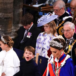 Il faut dire qu'il semblait s'ennuyer et avait même baillé ! 
Le prince William, prince de Galles, et Catherine (Kate) Middleton, princesse de Galles, La princesse Charlotte de Galles, Le prince Louis de Galles - Les invités à la cérémonie de couronnement du roi d'Angleterre à l'abbaye de Westminster de Londres, Royaume Uni, le 6 mai 2023. 