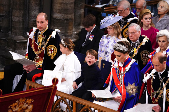 Il faut dire qu'il semblait s'ennuyer et avait même baillé ! 
Le prince William, prince de Galles, et Catherine (Kate) Middleton, princesse de Galles, La princesse Charlotte de Galles, Le prince Louis de Galles - Les invités à la cérémonie de couronnement du roi d'Angleterre à l'abbaye de Westminster de Londres, Royaume Uni, le 6 mai 2023. 