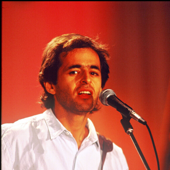 Jean-Jacques Goldman dans l'émission "Champs-Élysées", à l'Olympia de Paris, en 1987. © Agence / Bestimage