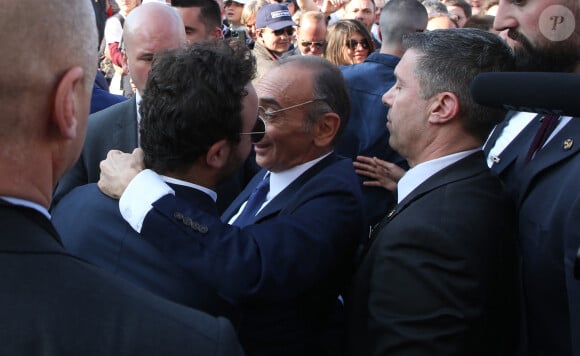 Il est désormais mis en examen
Meeting du Candidat à la Présidentielle 2022 de Eric Zemmour sur la place du Trocadero à Paris le 27 mars 2022. © Denis Guignebourg / Bestimage