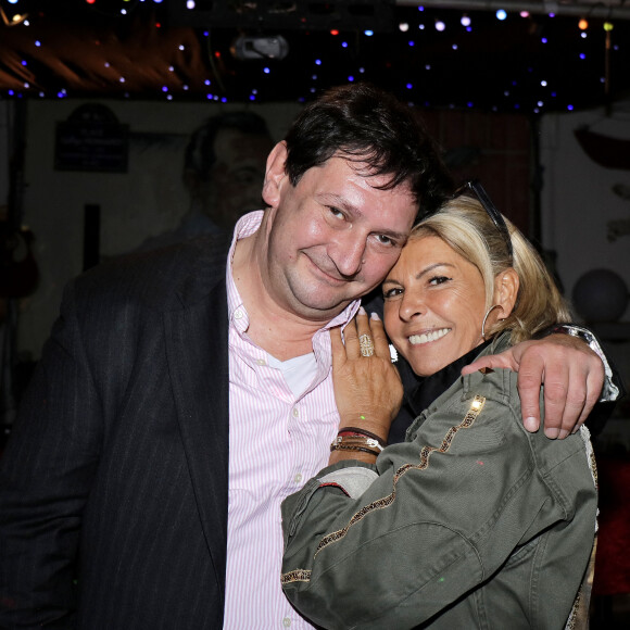 Et ils se font parfois de belles déclarations
Exclusif - Stéphane Vanhandenhoven et Caroline Margeridon - People à la soirée du lancement du livre "Libre !" de Caroline Margeridon à la Chope des Puces à Saint-Ouen. Le 8 novembre 2021 © Cédric Perrin / Bestimage 