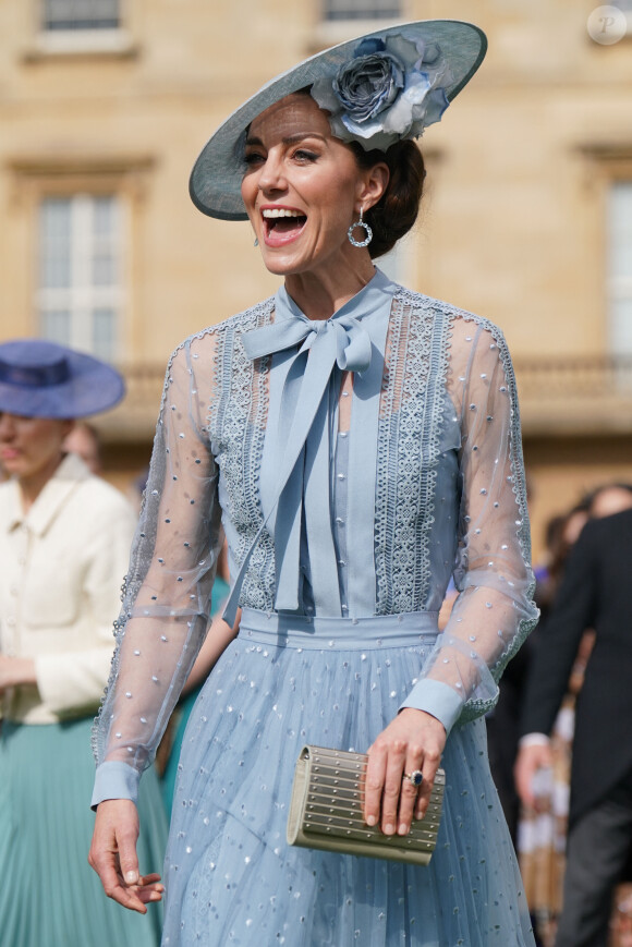 Un événement auquel Kate Middleton s'est rendue dans un look très élégant, notamment composé d'un fabuleux chapeau Philip Treacy composé d'une rose.
Catherine (Kate) Middleton, princesse de Galles lors d'une Garden Party au palais de Buckingham à Londres, Royaume Uni, le 9 mai 2023, pour célébrer le couronnement du roi et de la reine d'Angleterre. 