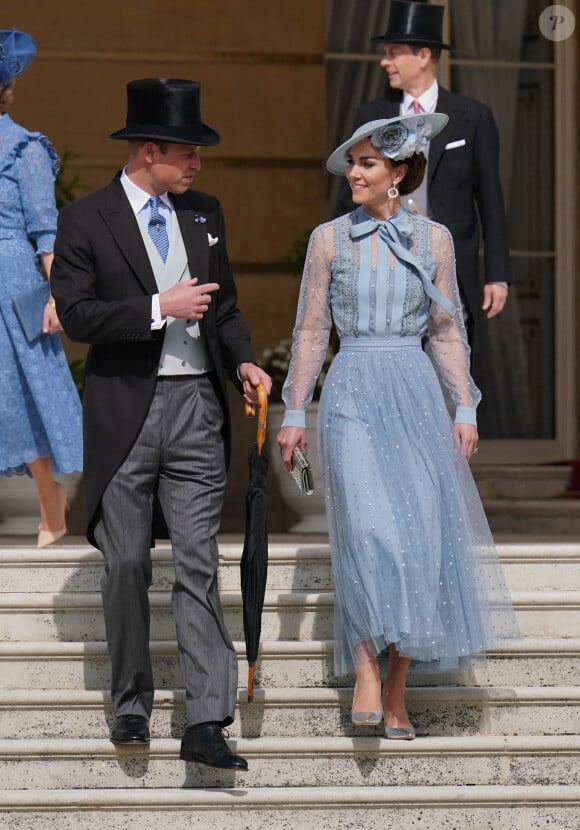 Kate Middleton était bien évidemment accompagnée du prince William, très élégant et lui aussi paré d'un grand chapeau. Le sien étant de couleur noire.
Le prince William, prince de Galles, et Catherine (Kate) Middleton, princesse de Galles, lors d'une Garden Party au palais de Buckingham à Londres, Royaume Uni, le 9 mai 2023, pour célébrer le couronnement du roi et de la reine d'Angleterre. 