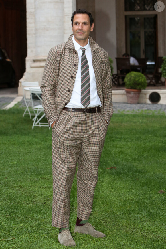 Mehdi Nebbou au photocall de la série "HPI" à l'ambassade de France à Rome, le 29 septembre 2022.