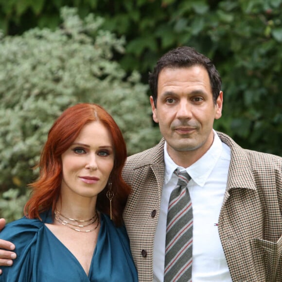 Audrey Fleurot et Mehdi Nebbou au photocall de la série "HPI" à l'ambassade de France à Rome, le 29 septembre 2022.