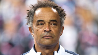 PHOTO Yannick Noah à nouveau touché par la maladie et cloué au lit, le chanteur dépité...