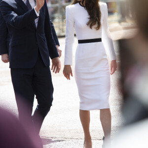 Steve Bainbridge - Le prince William, prince de Galles, et Catherine (Kate) Middleton, princesse de Galles, saluent des sympathisants lors d'une promenade à l'extérieur du palais de Buckingham à Londres Le prince William, prince de Galles, et Catherine (Kate) Middleton, princesse de Galles, saluent des sympathisants lors d'une promenade à l'extérieur du palais de Buckingham à Londres, Royaume Uni, le 5 mai 2023, à la veille du couronnement du roi d'Angleterre.