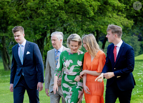 Le prince Laurent et la reine Astrid, frère et soeur du roi, étaient également de la partie.
La reine Mathilde et le roi Philippe de Belgique, le prince Gabriel, le prince Emmanuel et la princesse Eleonore - La famille royale Belge à l'occasion des 10 ans de royauté du roi Philippe assiste à une garden-party au domaine royal du château de Laeken avec 600 Belges de tout le pays le 13 mai 2023.