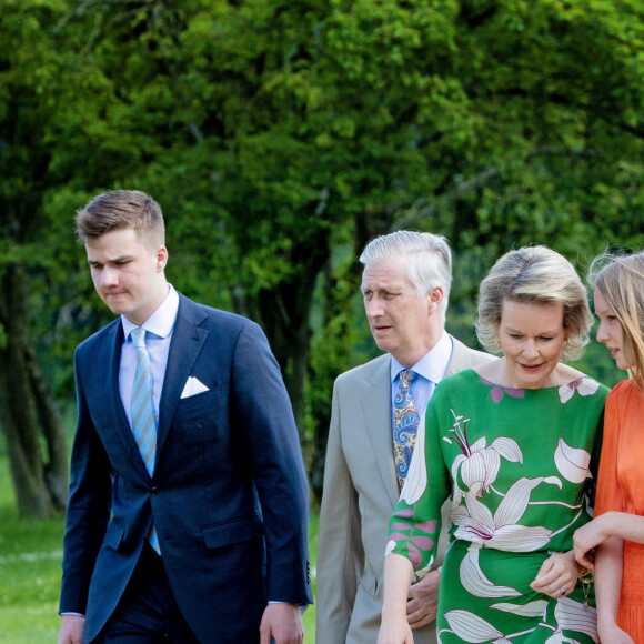 Le prince Laurent et la reine Astrid, frère et soeur du roi, étaient également de la partie.
La reine Mathilde et le roi Philippe de Belgique, le prince Gabriel, le prince Emmanuel et la princesse Eleonore - La famille royale Belge à l'occasion des 10 ans de royauté du roi Philippe assiste à une garden-party au domaine royal du château de Laeken avec 600 Belges de tout le pays le 13 mai 2023.