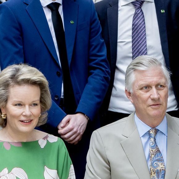 600 Belges de tout le pays ont été conviés à cette joyeux fête.
La reine Mathilde et le roi Philippe de Belgique - La famille royale Belge à l'occasion des 10 ans de royauté du roi Philippe assiste à une garden-party au domaine royal du château de Laeken avec 600 Belges de tout le pays le 13 mai 2023.