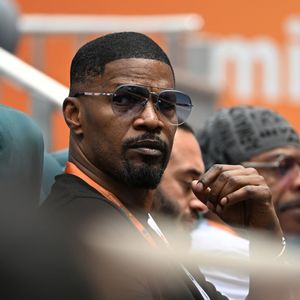 Jamie Foxx assiste au match "Medvedev - Eubanks" lors de l'Open de Miami 2023, le 30 mars 2023. 