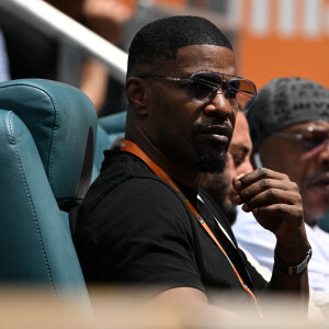 Jamie Foxx assiste au match "Medvedev - Eubanks" lors de l'Open de Miami 2023, le 30 mars 2023. 