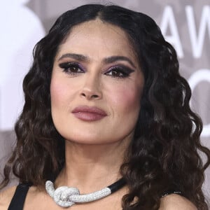 Salma Hayek au photocall de la cérémonie des Brit Awards 2023 à l'O2 Arena à Londres le 11 février 2023.