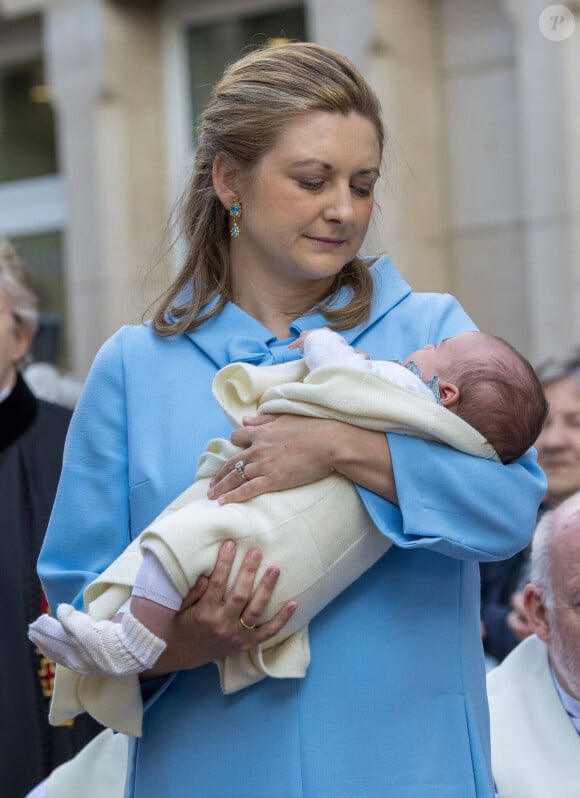 Même le petit prince François, qui n'a qu'un mois et demi ! 
La princesse Stephanie de Luxembourg et le prince François - Procession de clôture de l'Octave 2023 à Luxembourg après la messe pontificale le 14 mai 2023. 