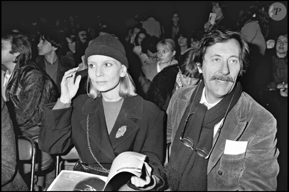 Archives - Jean Rochefort et Nicole Garcia à la première de la chanteue Barbara à l"hippodrome de Pantin en 1981.