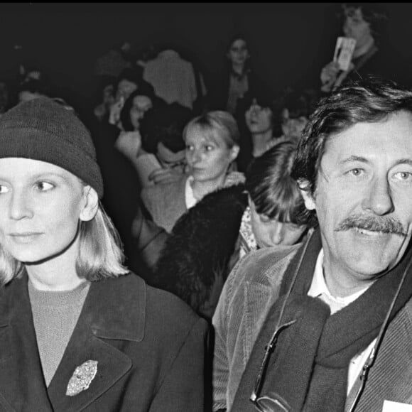 Archives - Jean Rochefort et Nicole Garcia à la première de la chanteue Barbara à l"hippodrome de Pantin en 1981.