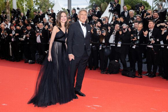 Calista Flockhart et son mari Harrison Ford - Montée des marches du film " Indiana Jones et le cadran de la destinée (Indiana Jones and the Dial of destiny) " lors du 76ème Festival International du Film de Cannes, au Palais des Festivals à Cannes. Le 18 mai 2023 © Olivier Borde / Bestimage