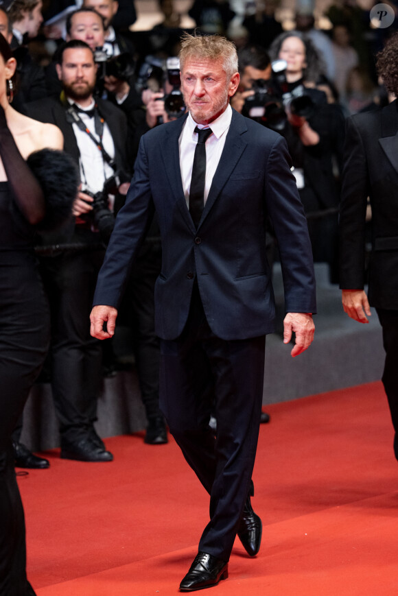 Sean Penn - Montée des marches du film " Black Flies " lors du 76ème Festival International du Film de Cannes, au Palais des Festivals à Cannes. Le 18 mai 2023 © Jacovides-Moreau / Bestimage