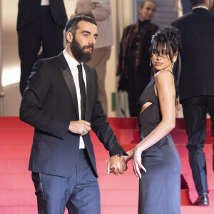C'était leur première apparition à deux.
Romain Gravas et Dua Lipa - Montée des marches du film Omar La Fraise (The King Of Algiers) lors du 76ème Festival International du Film de Cannes le 20 mai 2023 © Jacovides / Moreau / Bestimage 