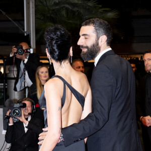 Romain Gravas et Dua Lipa - Montée des marches du film Omar La Fraise (The King Of Algiers) lors du 76ème Festival International du Film de Cannes le 20 mai 2023 © Jacovides / Moreau / Bestimage 
